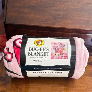 Buc-ee’s Valentine Pink Soft & Comfy Blanket